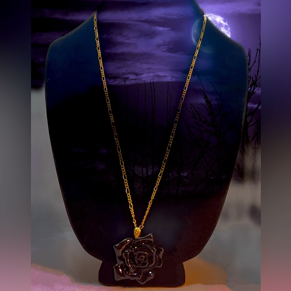A Single Black Rose Pendant Necklace
